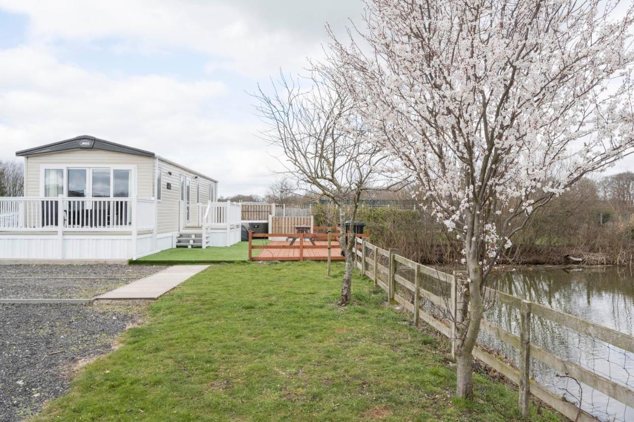 Hallcroft Fishery And Holiday Park Retford Kültér fotó